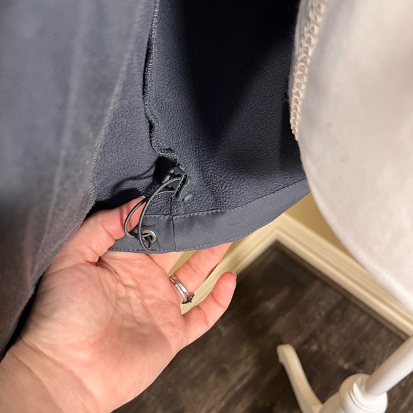 Columbia Men's Performance Jacket in Gray with Red Accents - Picture 5 of 9